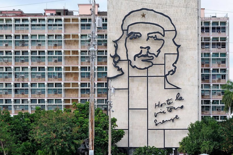 Portrait of Che Guevara on a wall of the Ministry of the Interior in Revolution Square