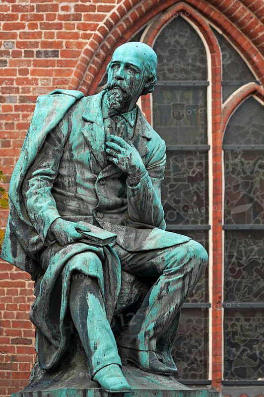 Monument of Emanuel Geibel