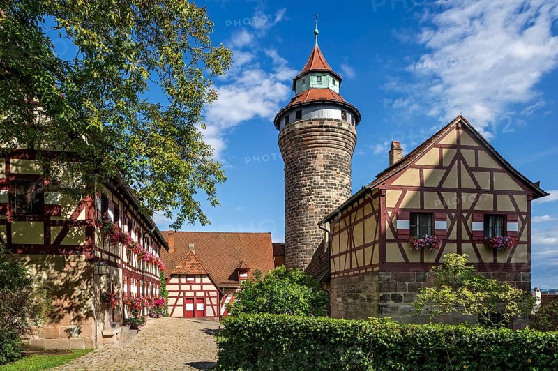 Secretariat Building with the castle administration