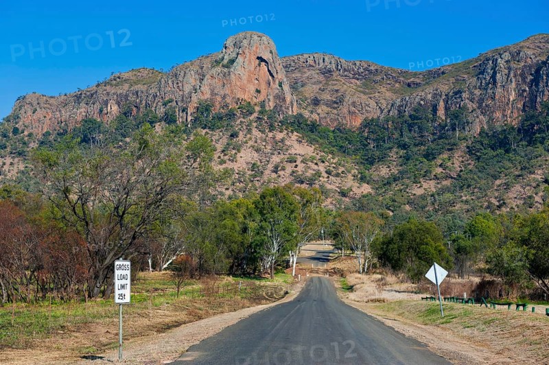 Road leading to the Carnarvon National Park