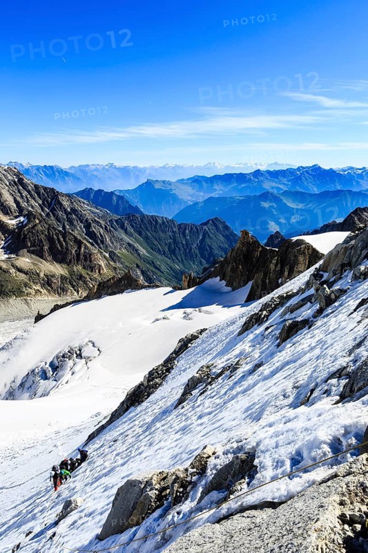 Rope team during the ascent of the northwestern ridge to Mt Grande Lui