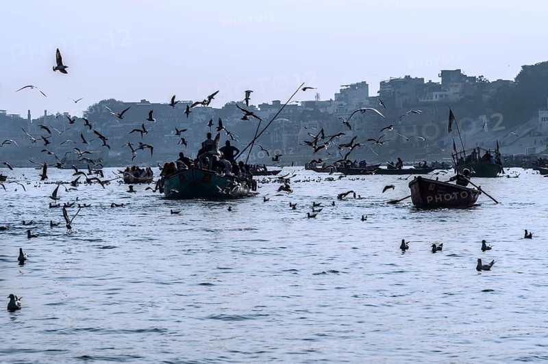 Boats full of people navigating on the Ganges river