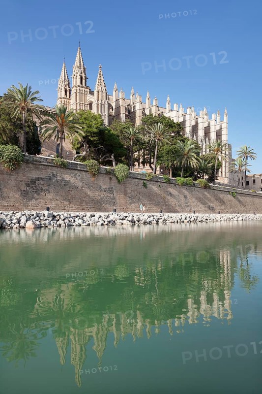 Palma Cathedral at the marine park Parc de la Mar