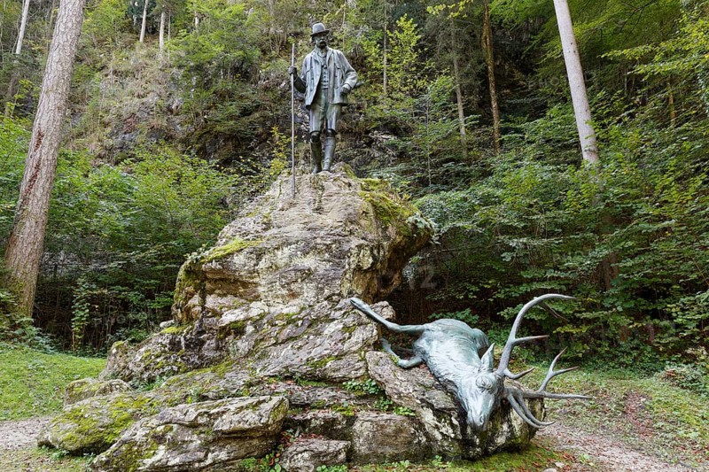 Kaiser Jagdstandbild hunting statue