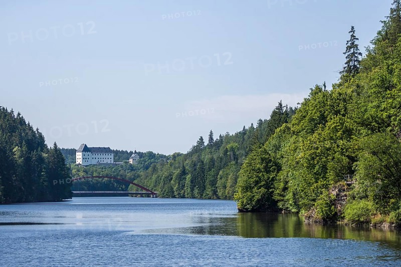 Burgk Castle and the ice bridge from Kober Rock