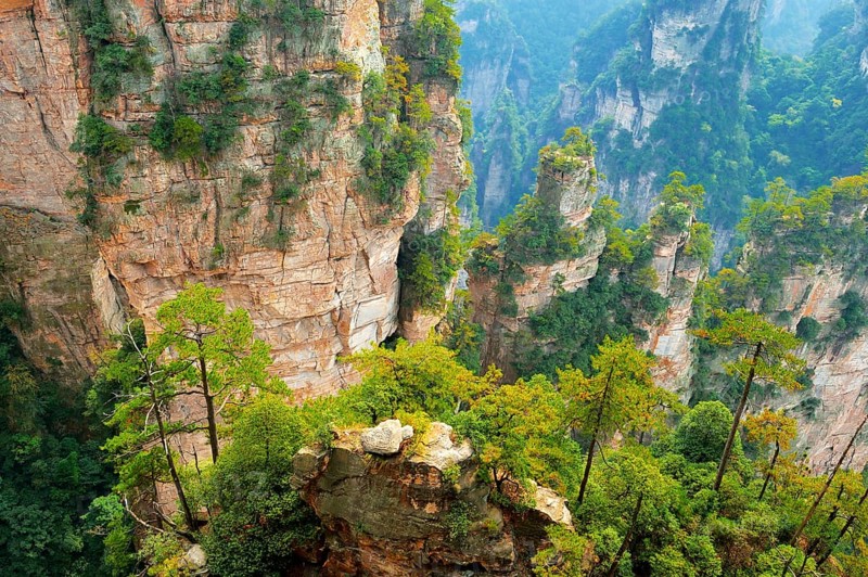 Avatar Mountains with vertical quartz-sandstone pillars