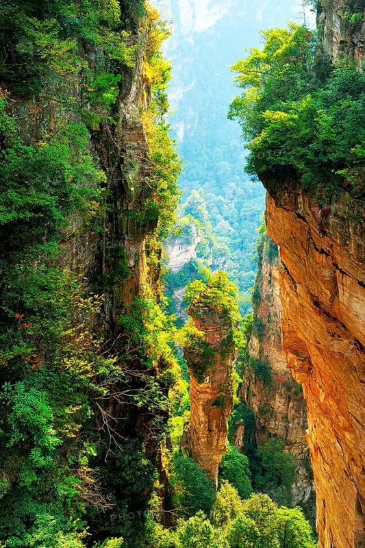 Avatar Mountains with vertical quartz-sandstone pillars