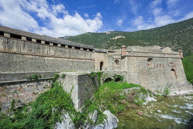 Fortification on the river La Tet