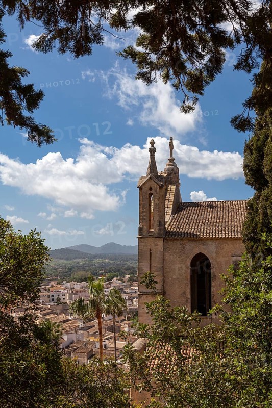View of Arta with the parish church Transfiguracio del Senyor