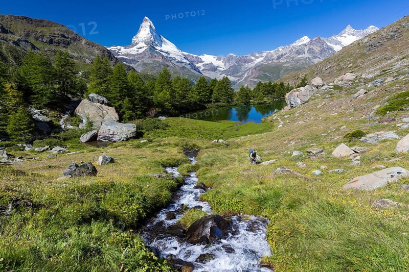 Man hiking at Grindjisee lake