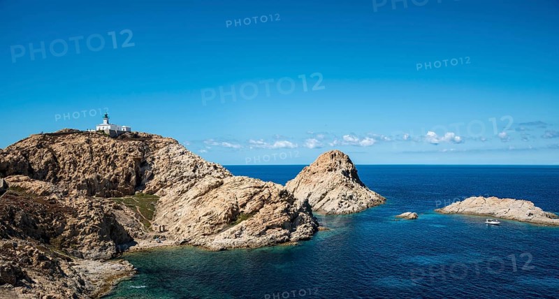Ile de la Pietra with lighthouse at the tip of L'Ile-Rousse
