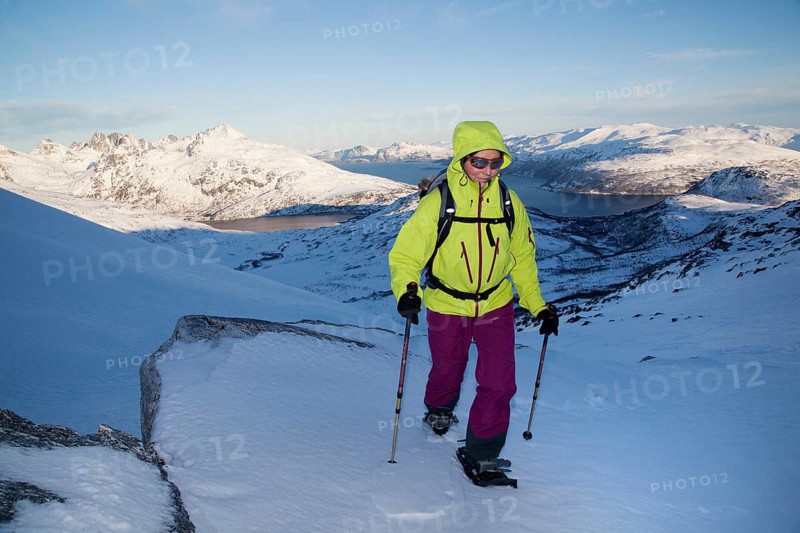 Snowshoe hikers on Durmalstinden