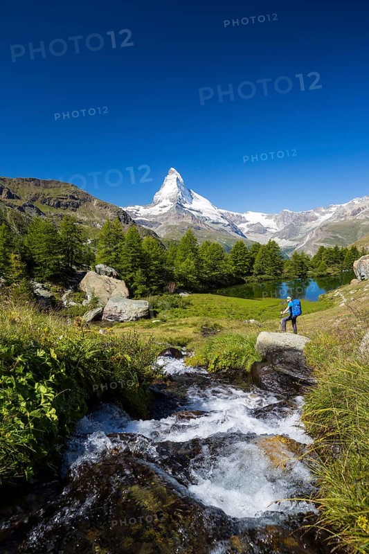 Man hiking at Grindjisee lake