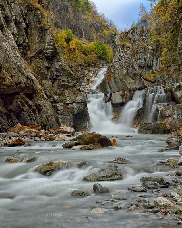Waterfalls of the Grand Eyvia in autumn