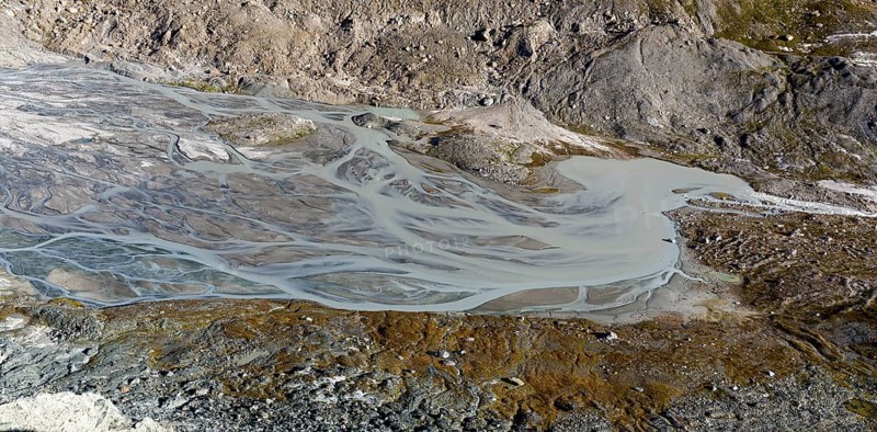 Moraine and floodplains of the Findel Glacier at the Fluh alp