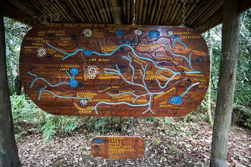 Wooden sign depicting hiking trails of the Central Circuit