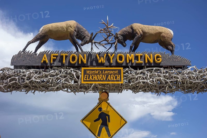 The world's largest arch made of wapiti antlers