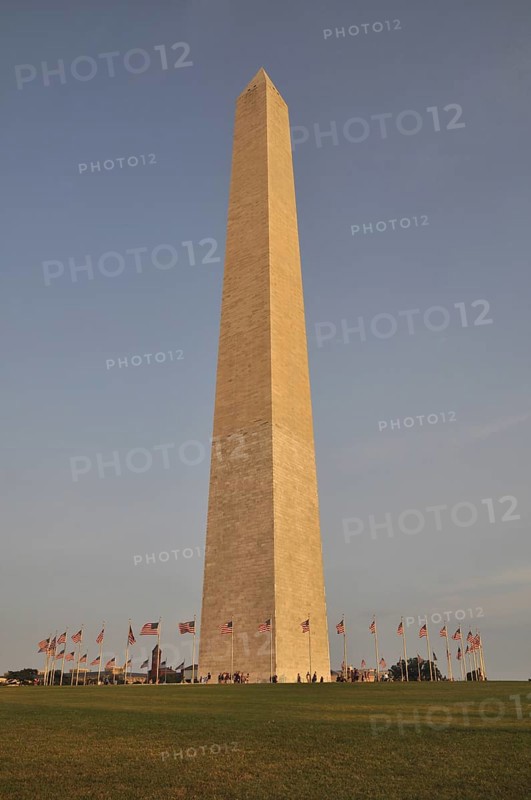 Washington Monument and flags of the United States