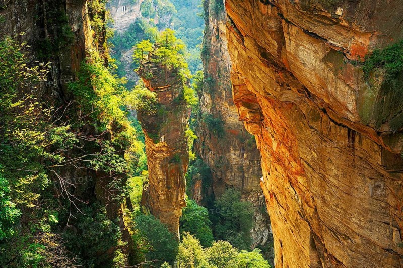 Avatar Mountains with vertical quartz-sandstone pillars