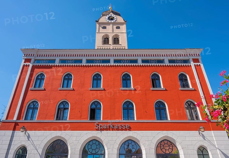 Facade of the Sparkasse at Schrannen square