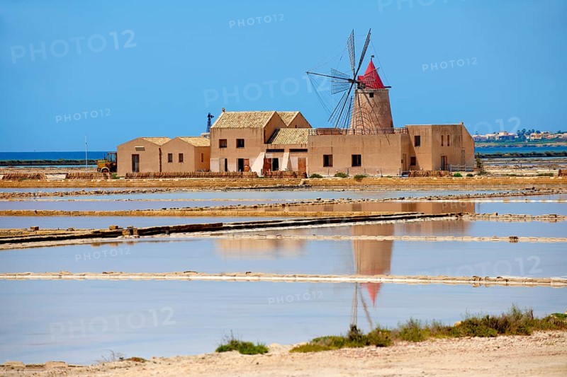 Ettore e Infersa salt mill and windmill with salt pans