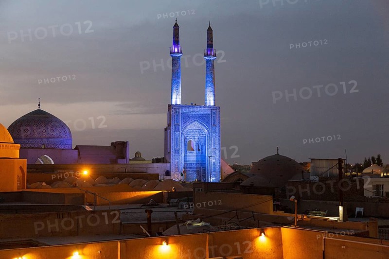 Illuminated Jameh Mosque at night