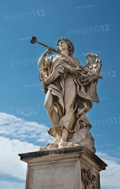 Angel statue on the Ponte Sant'Angelo