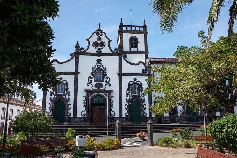 Hospital with Igreja da Misericordia church