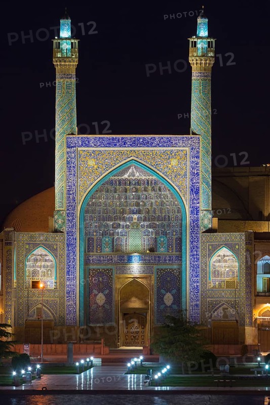 Masjed-e Imam Mosque at night