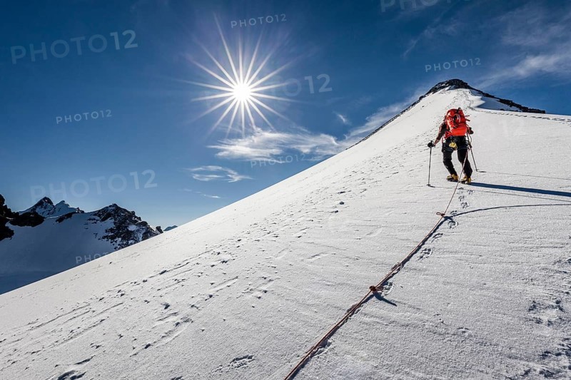 Mountaineer during the ascent on the summit ridge of the Tuckettspitze on Stelvio Pass