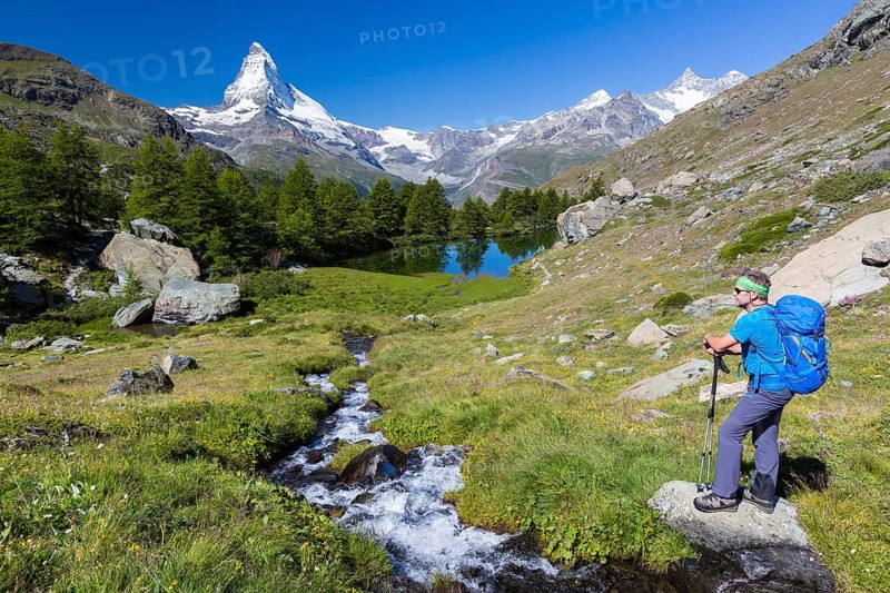 Man hiking at Grindjisee lake