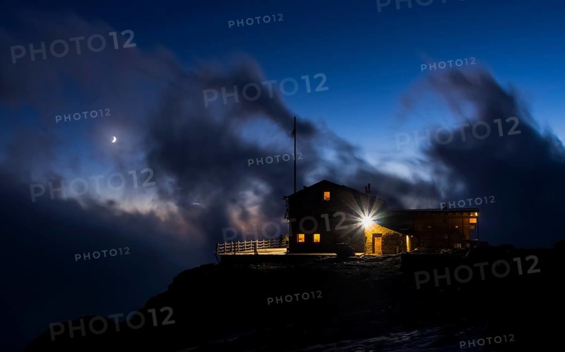 Mantova Hut by night