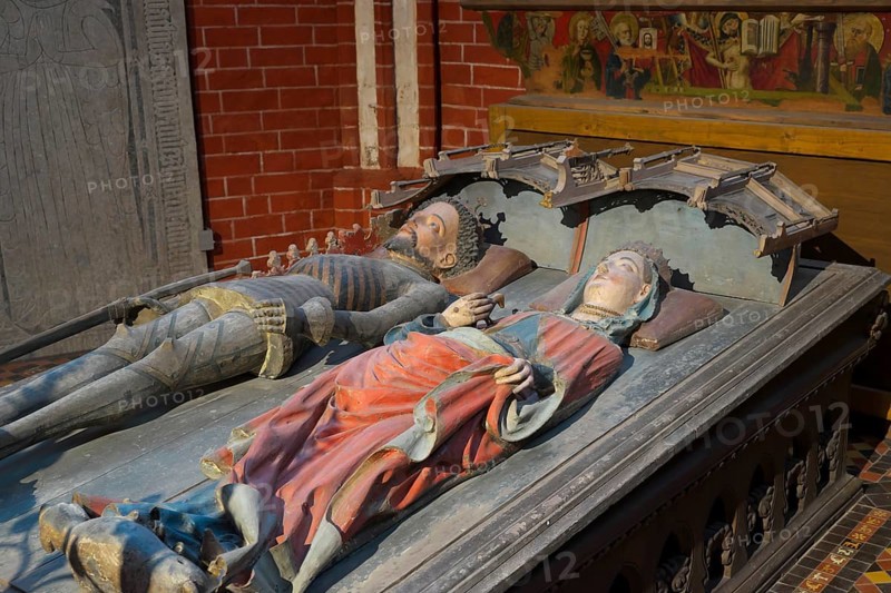 Grave monument to Sweden King Duke Albrecht II and his woman