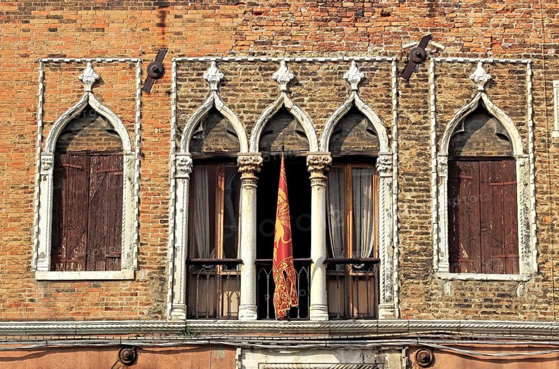 Palladian windows with Moorish influence