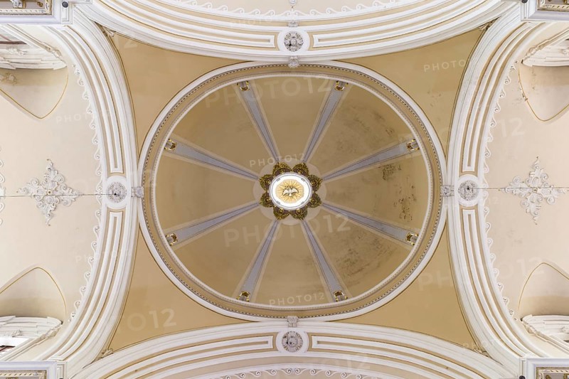 Crossing or intersection of the dome with the representation of the Holy Spirit in the lantern