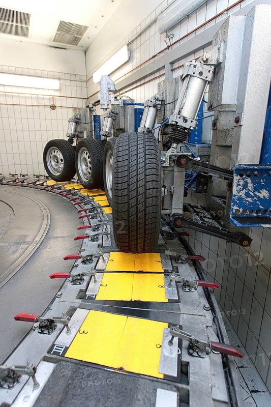 Turntable road marking test system