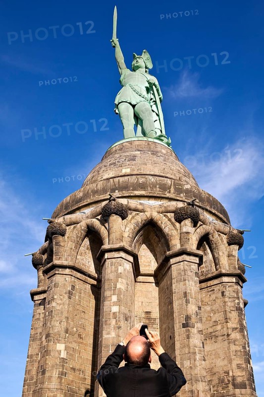 Man photographing the Hermannsdenkmal monument