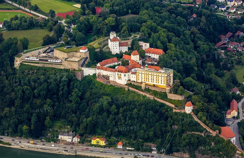Veste Upper House
