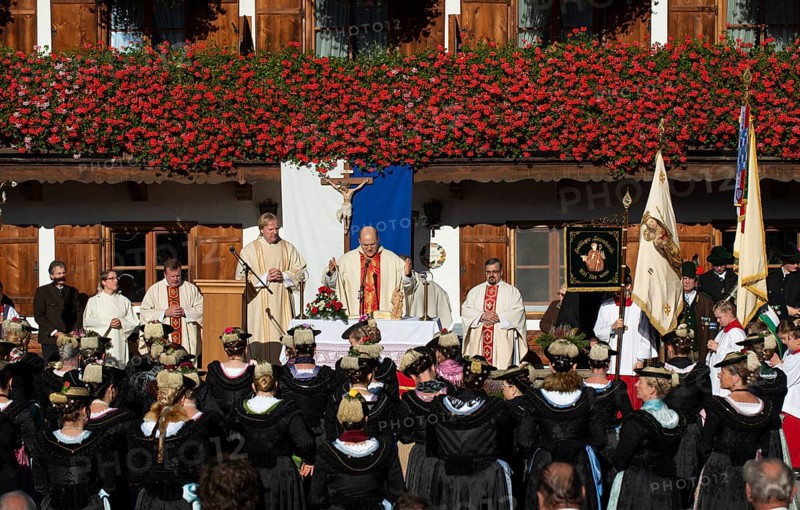 Fair during Leonhardi procession in Kreuth