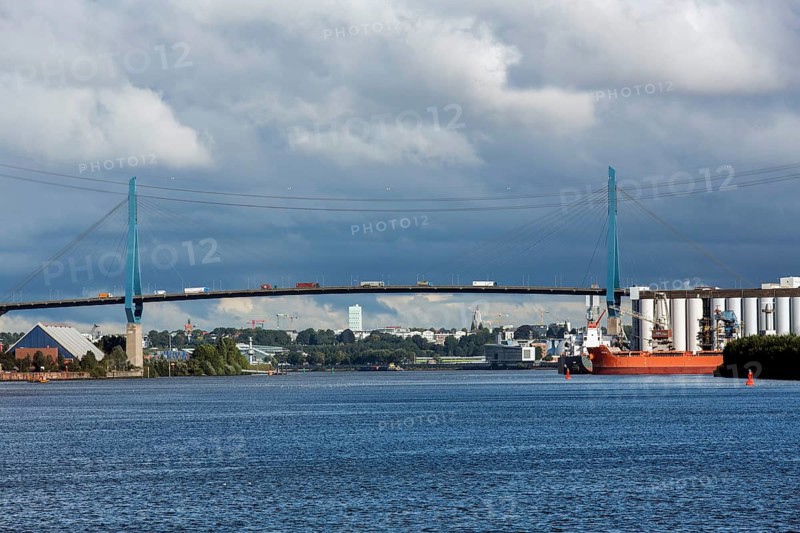 Kohlbrandbrucke bridge in the harbor