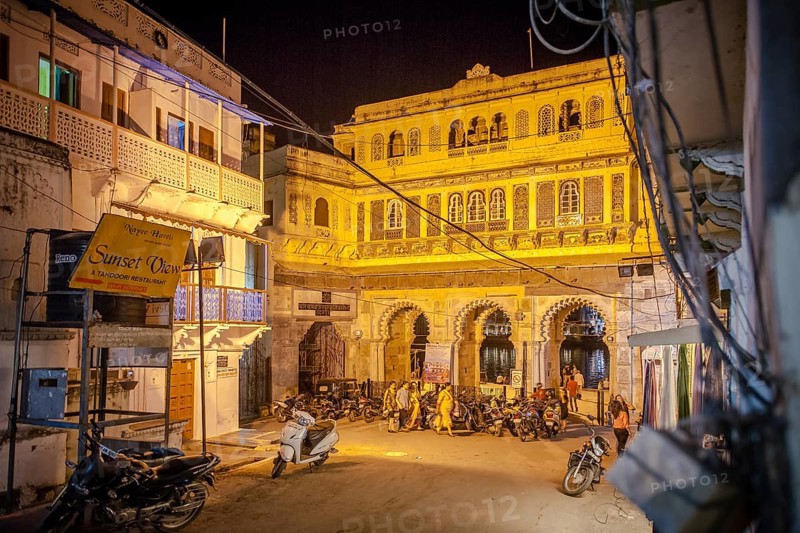 Gate Gangaur Ghat in the evening