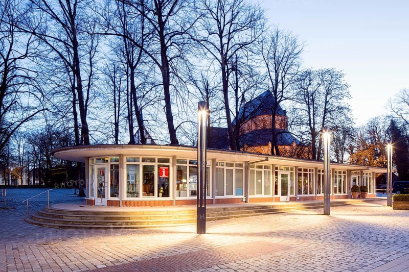 Market Pavilion with tourist information and Cafe