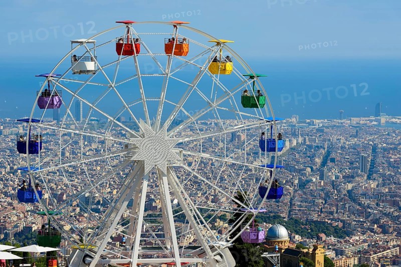 Ferris wheel in the Tibidado amusement park with views across the city