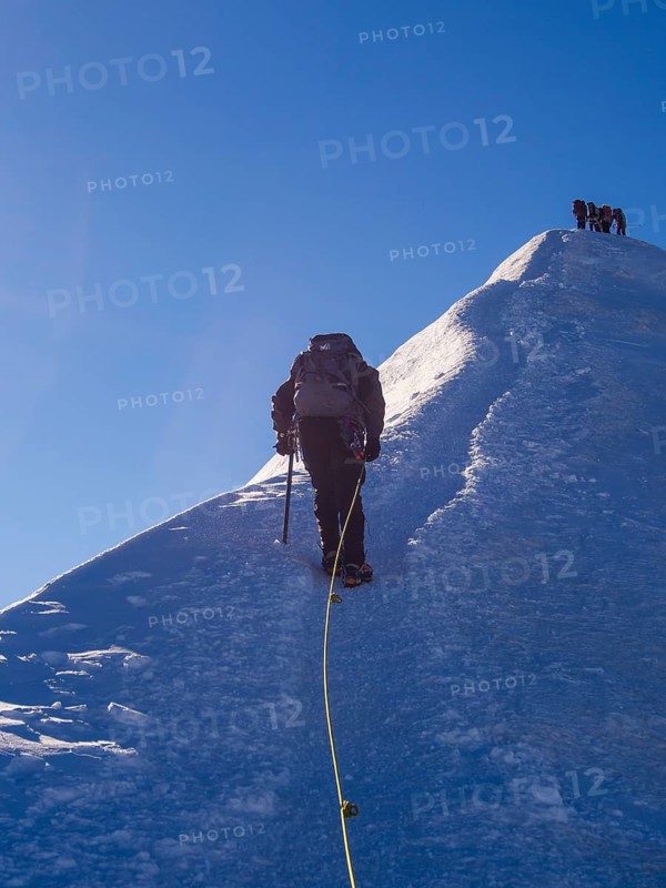Alpinists climbing the Ludwigshohe peak