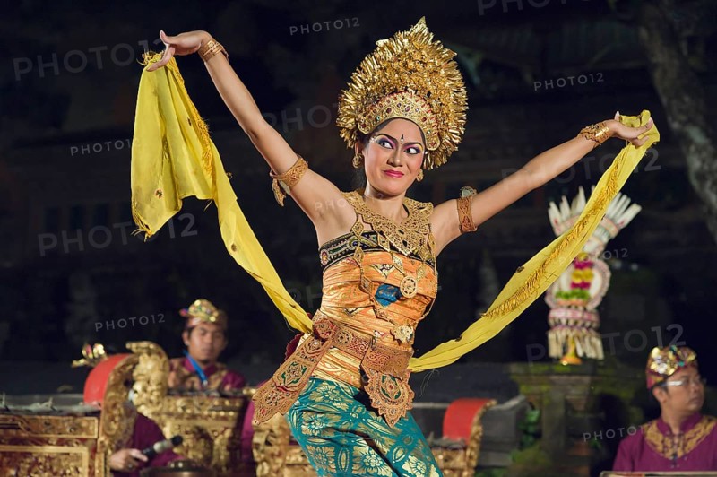 Legong dance at Puri Saraswati Temple