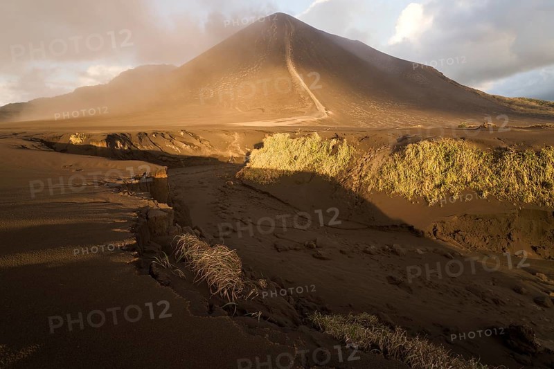 Dry riverbed in front of Ash Plain