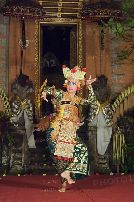 Legong dance at Puri Saren Palace