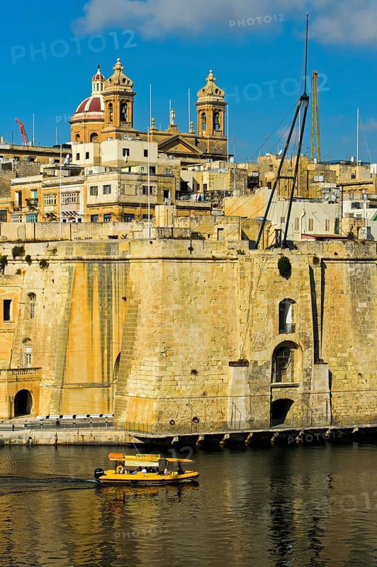 Ferry passing the fortifications of Senglea