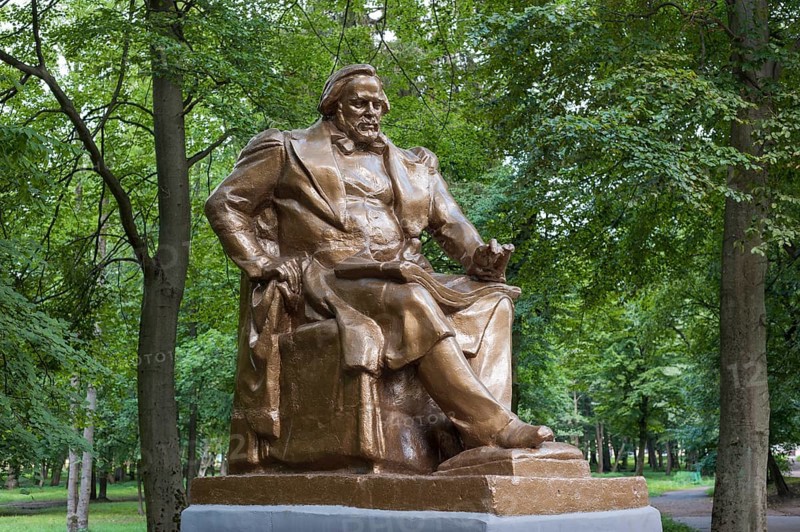 Monument to Mikhail Ivanovich Glinka