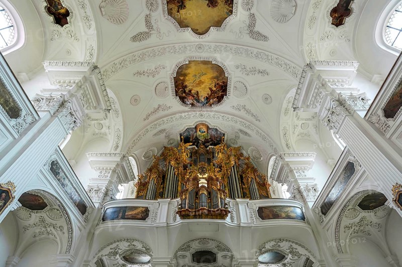 Organ loft